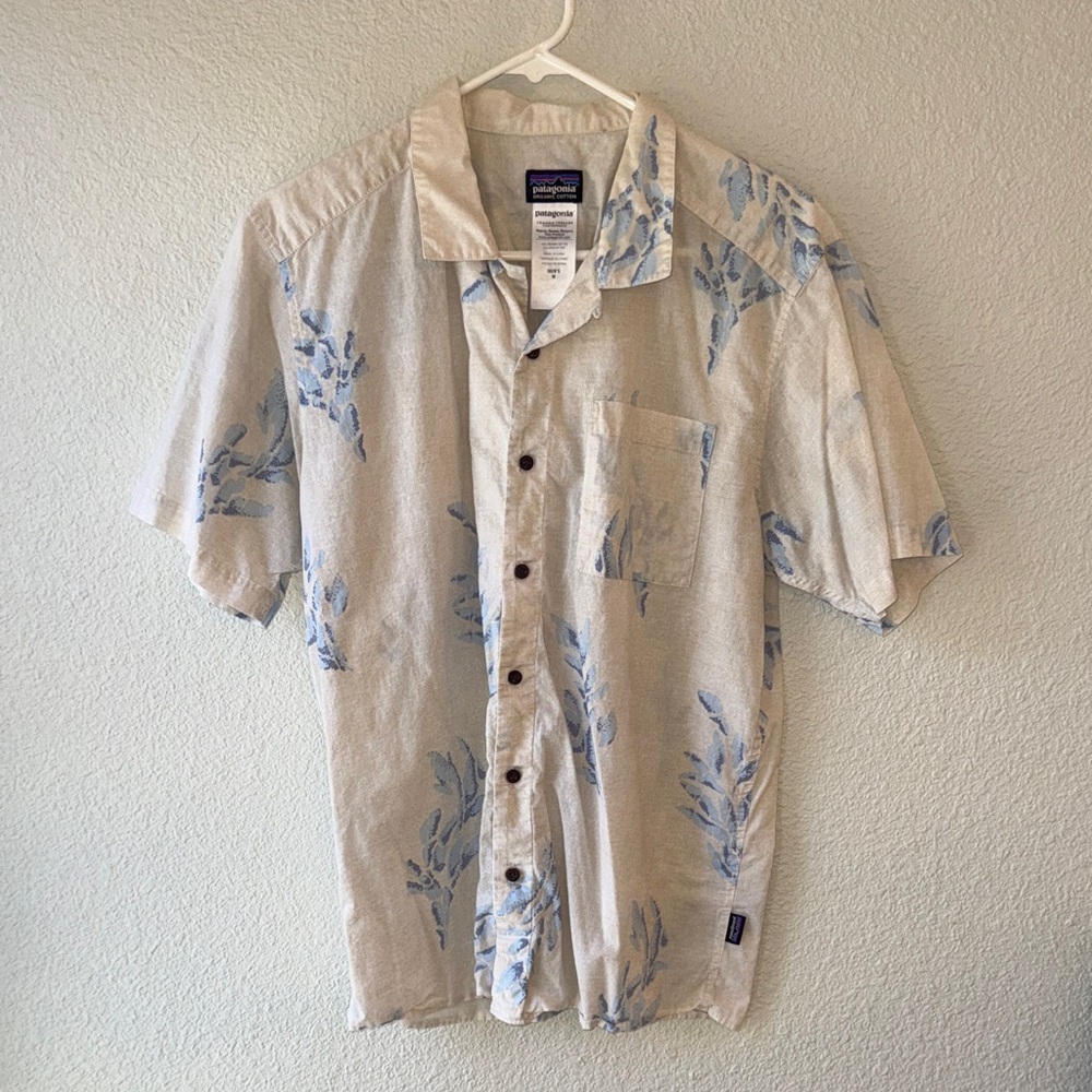 Patagonia Beige and Blue Leaf Print Shirt
